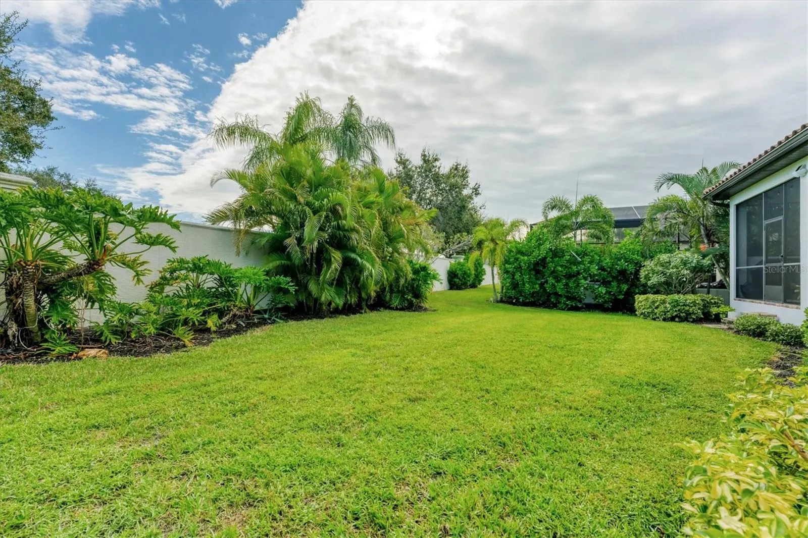 5819 TITLE ROW DR