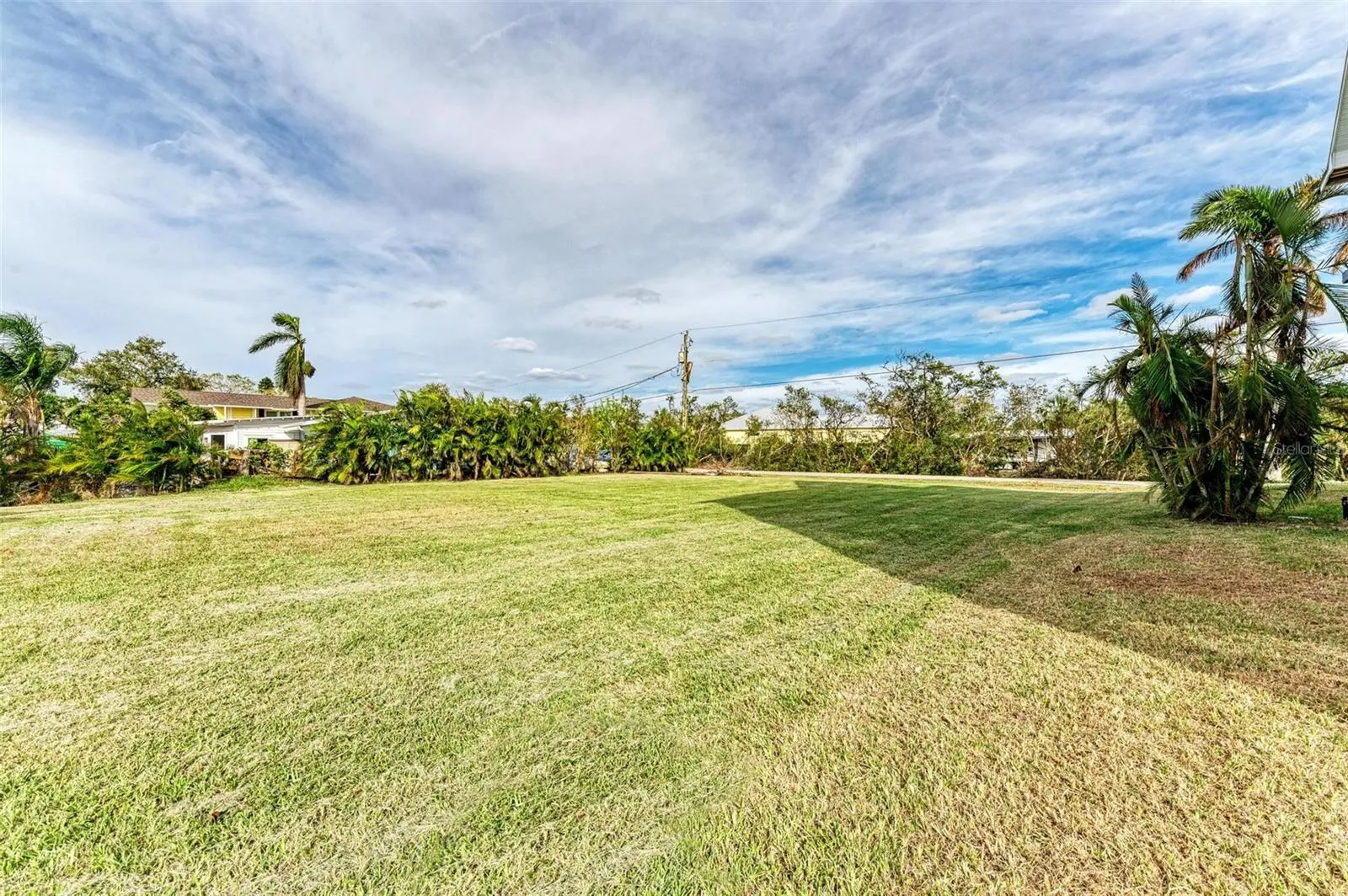 1827 BAYSHORE DR