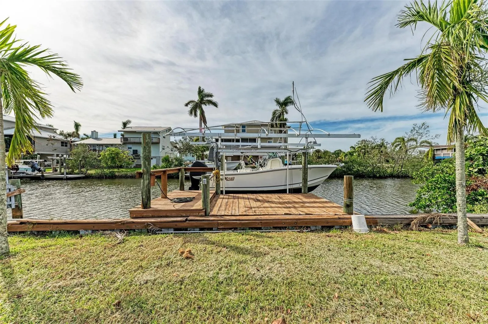 1827 BAYSHORE DR