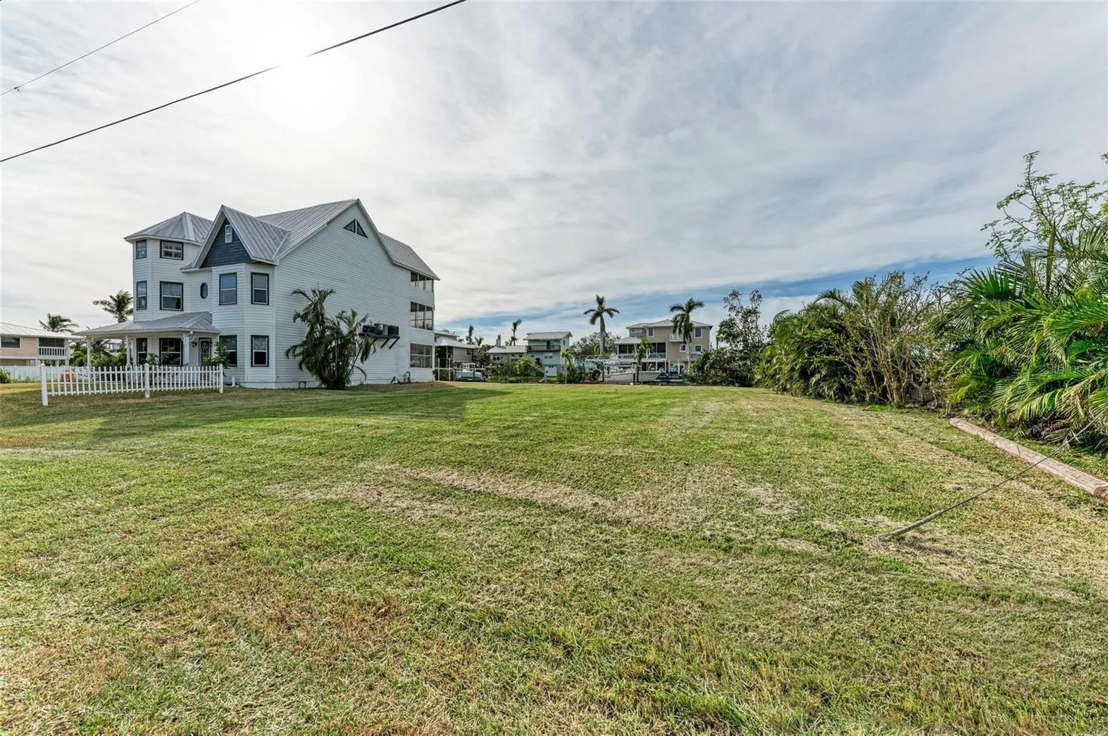 1827 BAYSHORE DR