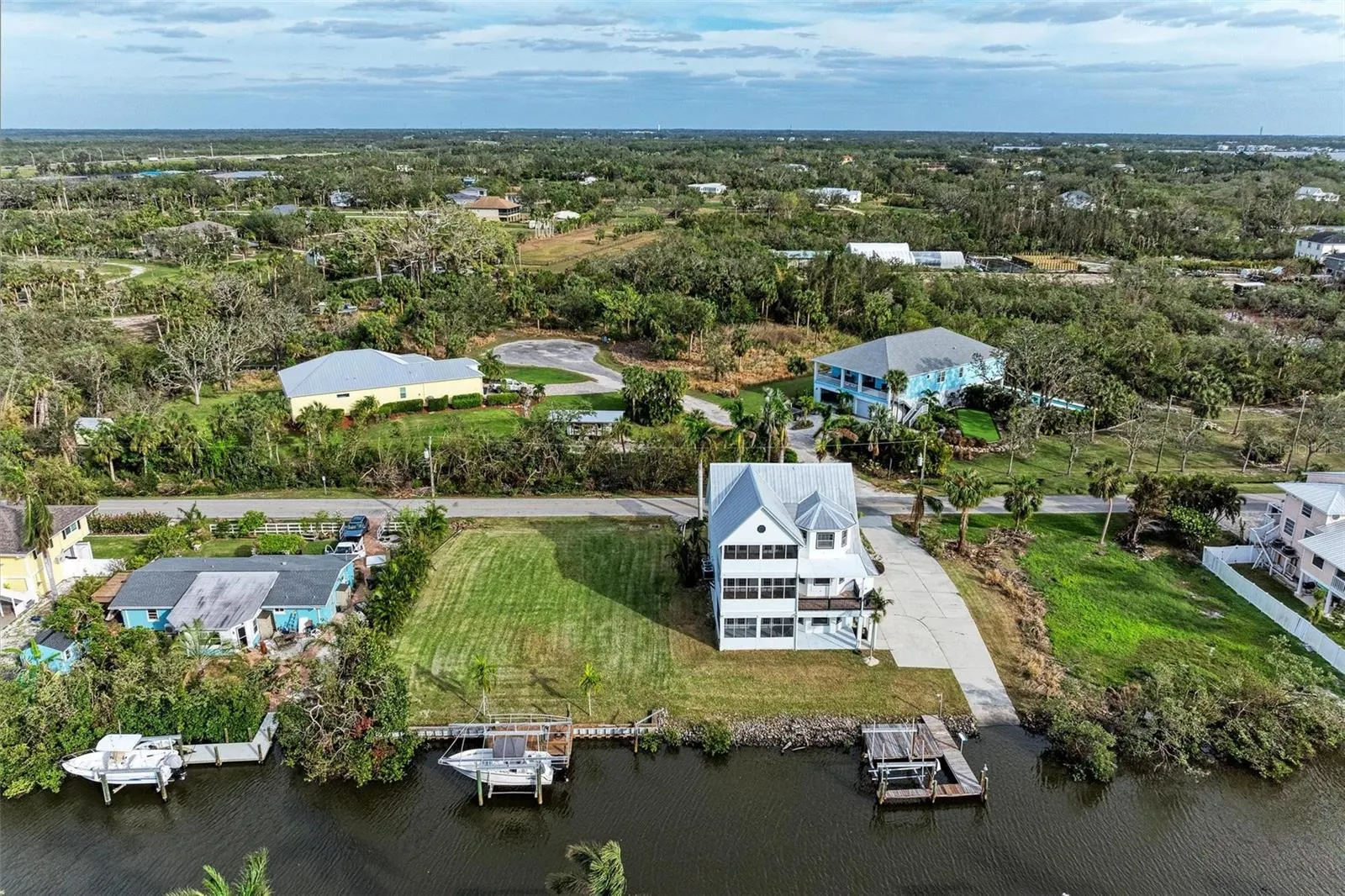 1827 BAYSHORE DR