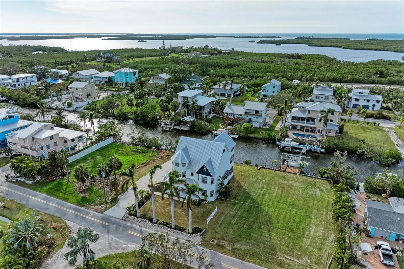 1827 BAYSHORE DR