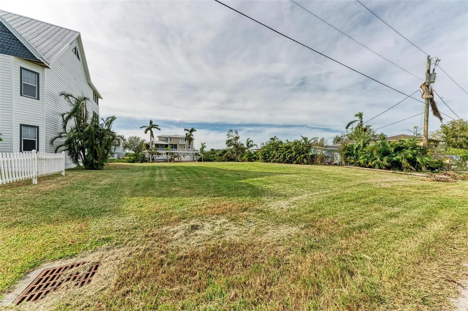 1827 BAYSHORE DR