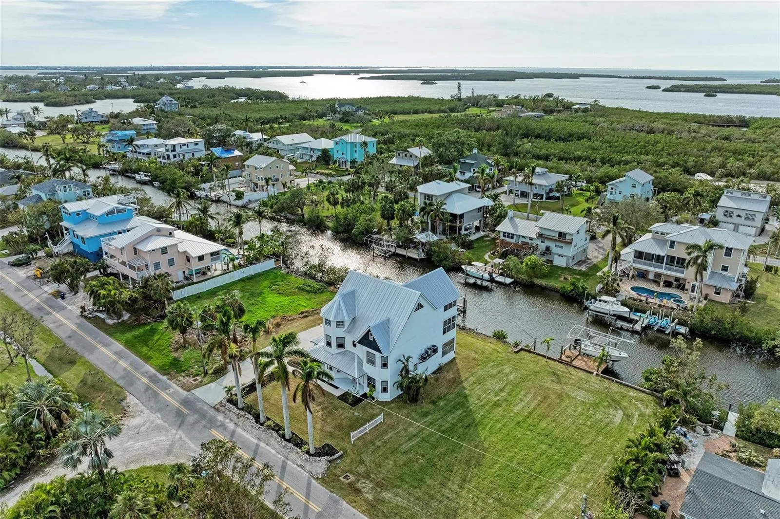1827 BAYSHORE DR