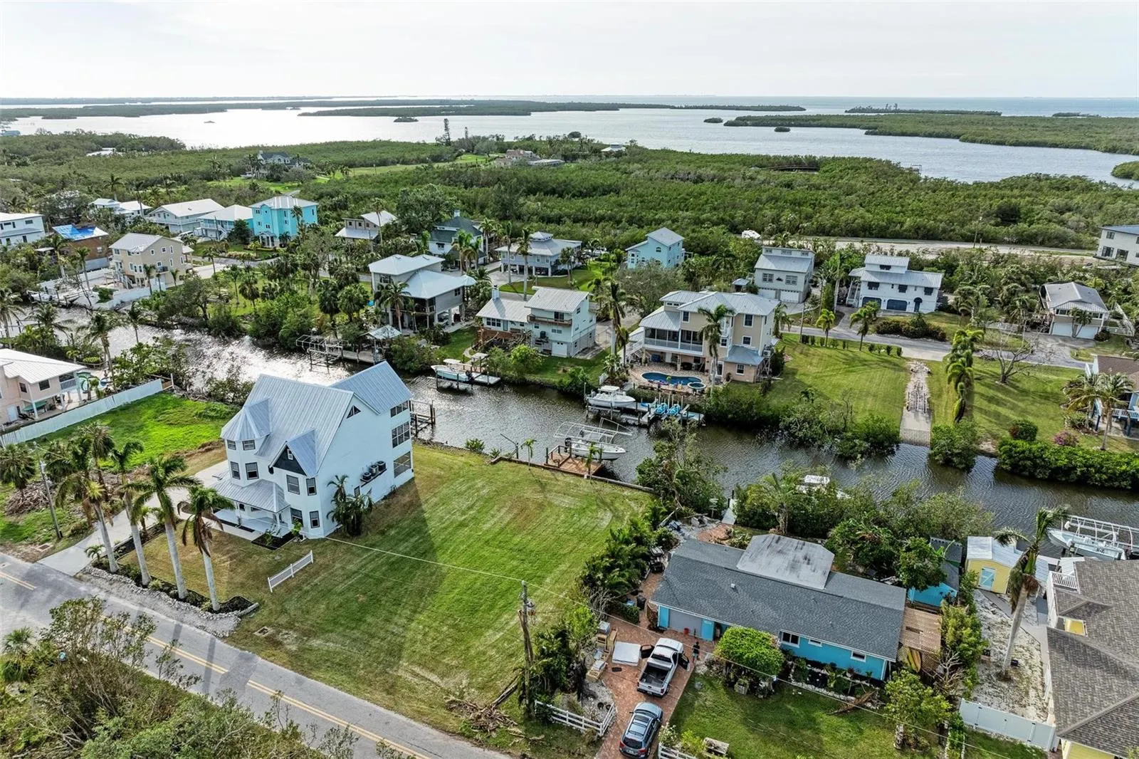 1827 BAYSHORE DR