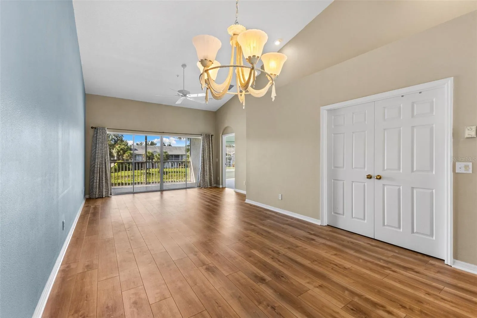 414 LAUREL LAKE DR #203, #203