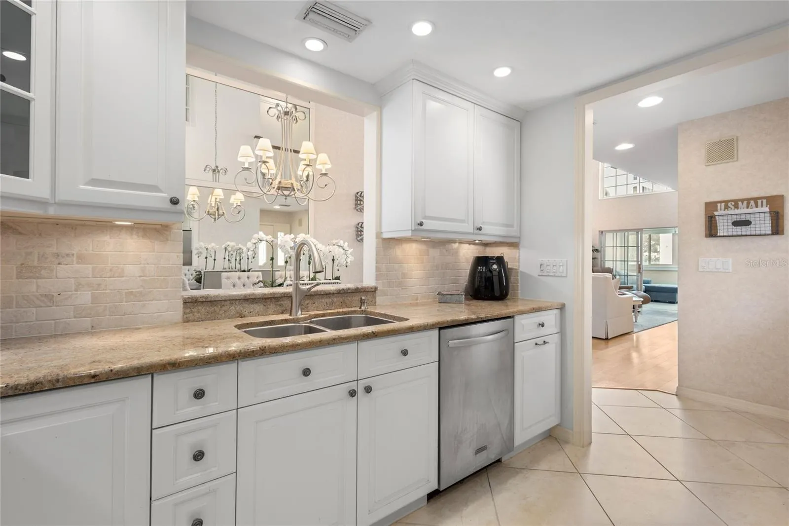 1161 COQUILLE ST #206, #206