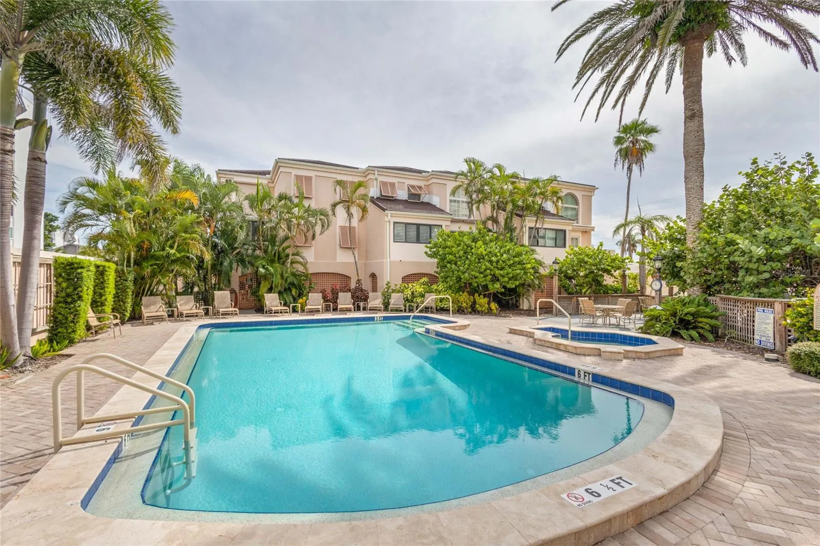 1161 COQUILLE ST #206, #206