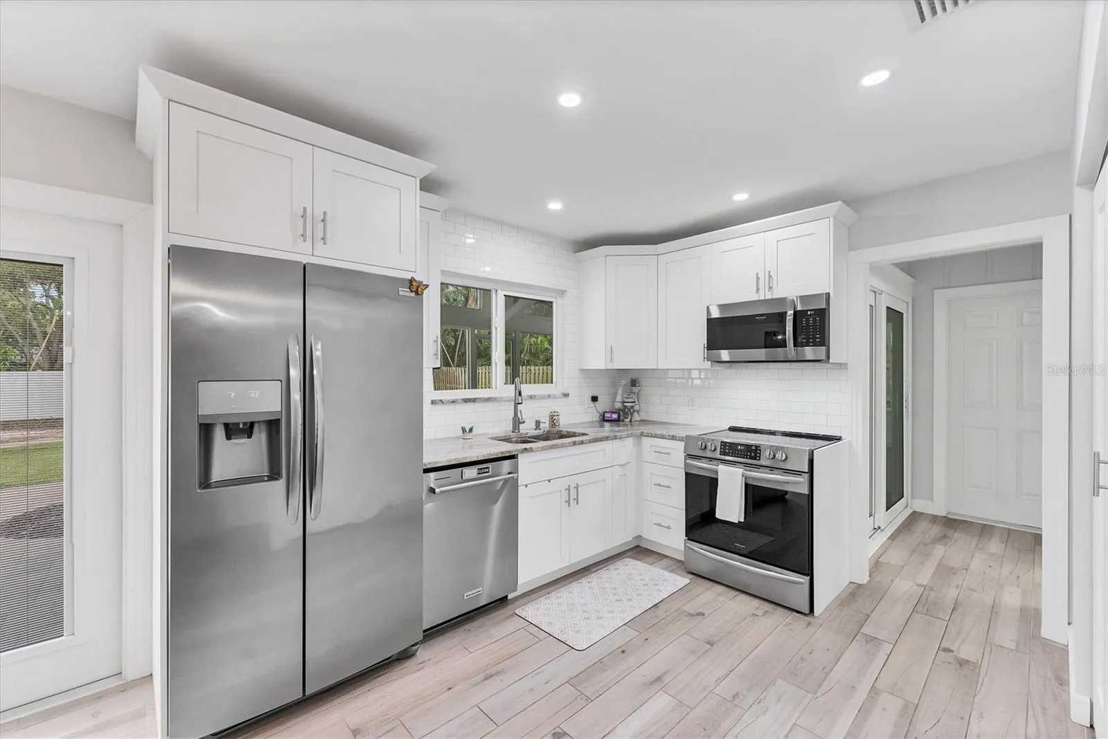 121 32ND ST W
