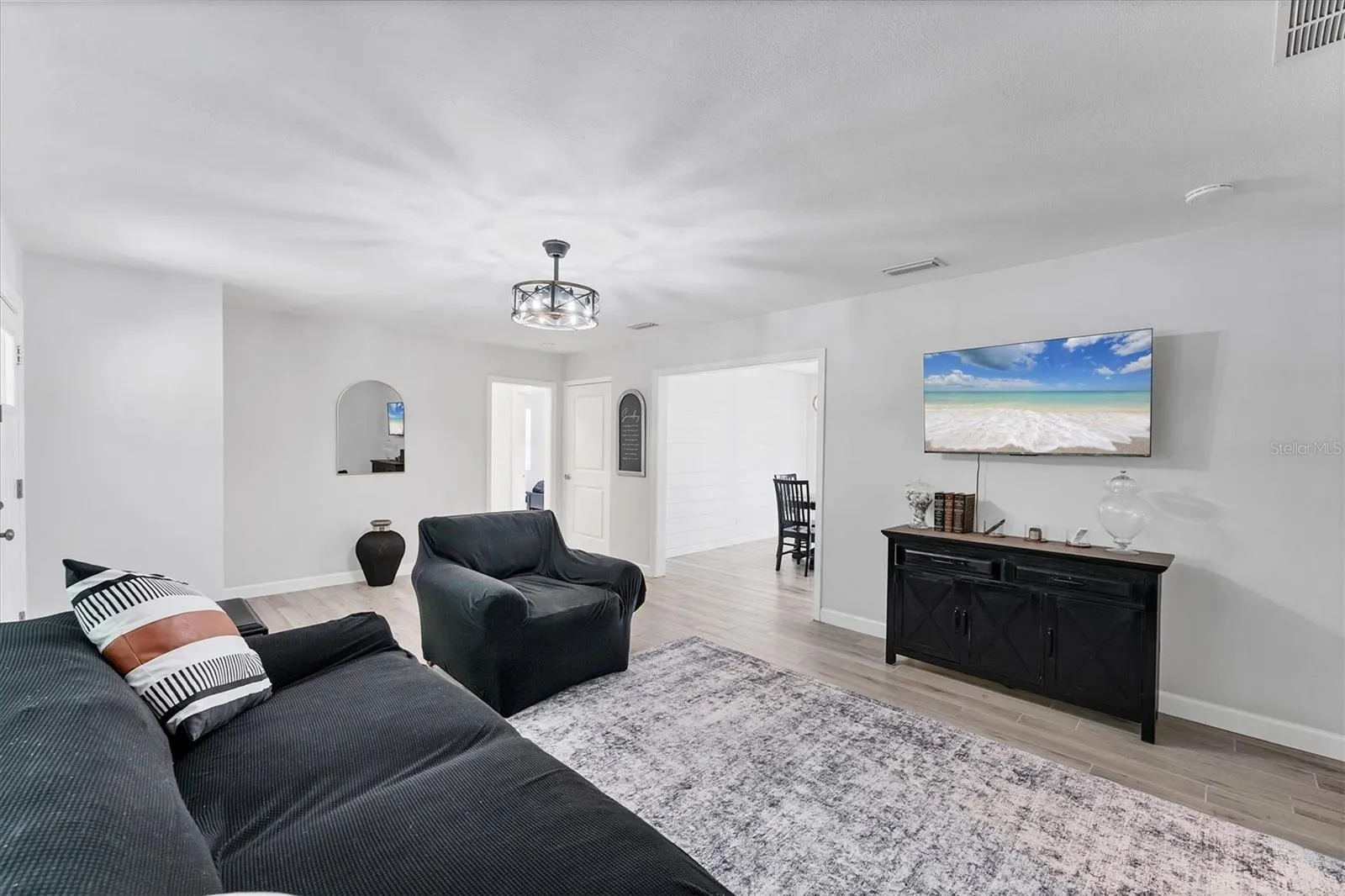 121 32ND ST W
