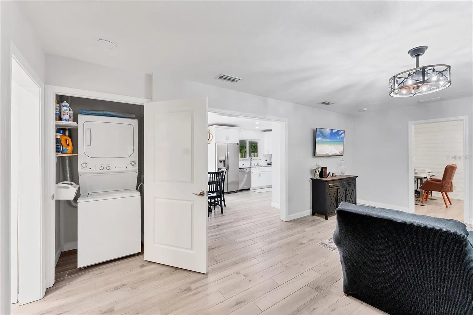 121 32ND ST W