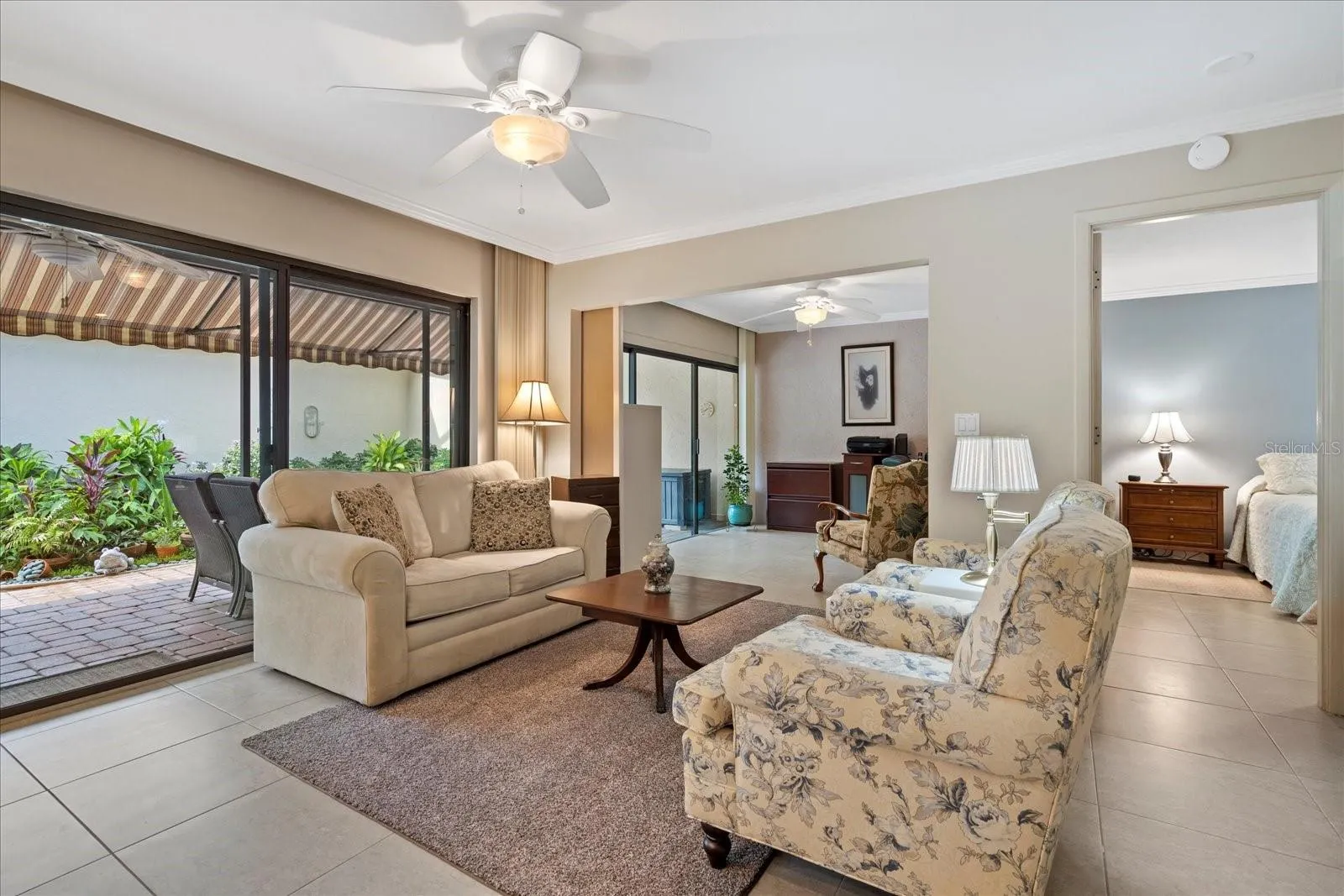 3953 GLEN OAKS MANOR DR