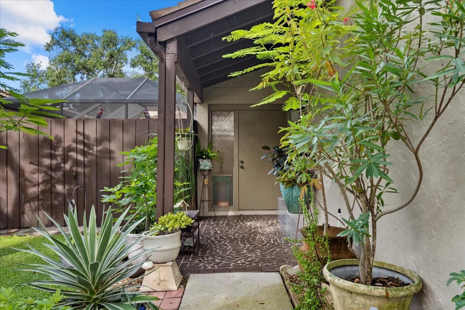 3953 GLEN OAKS MANOR DR