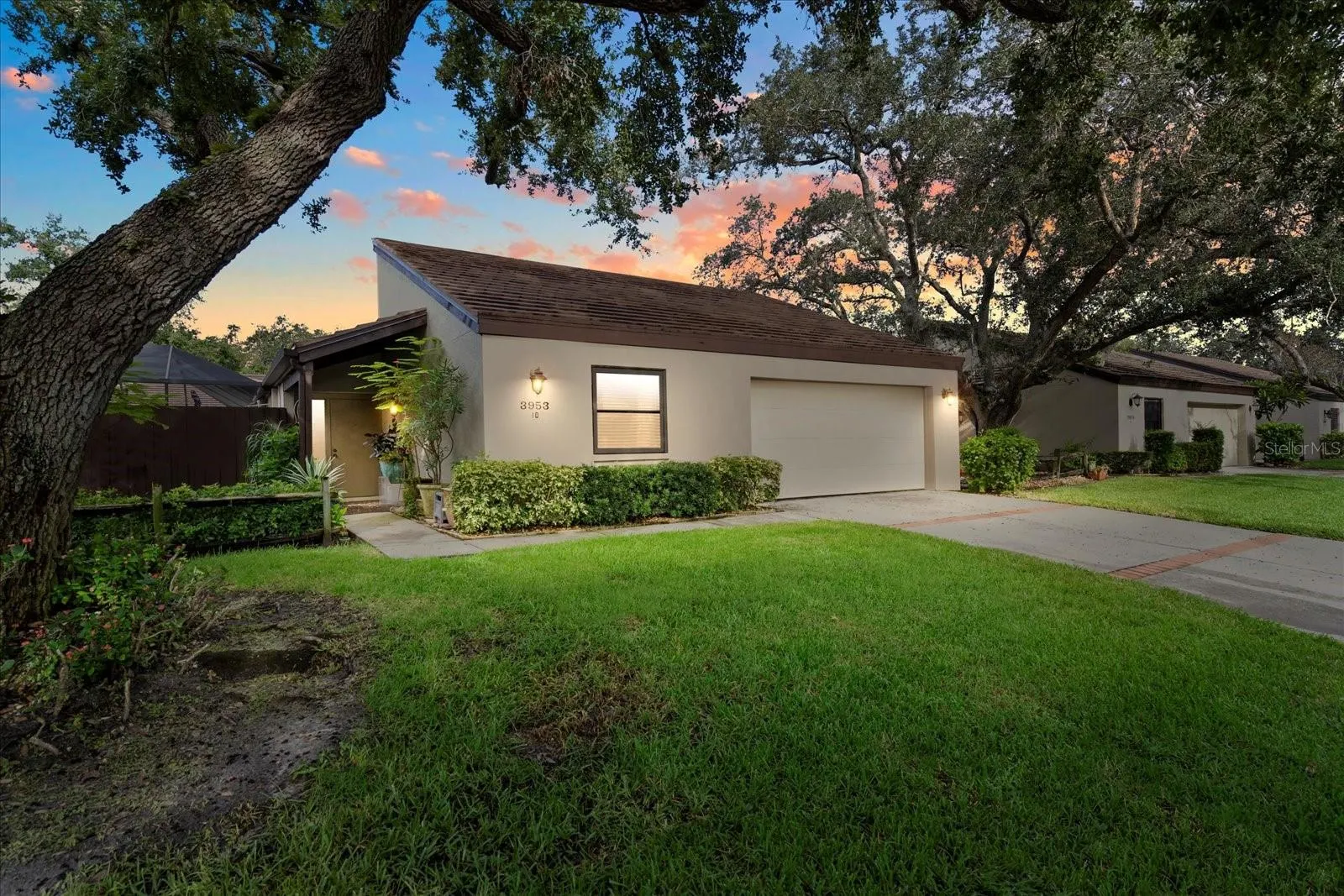3953 GLEN OAKS MANOR DR
