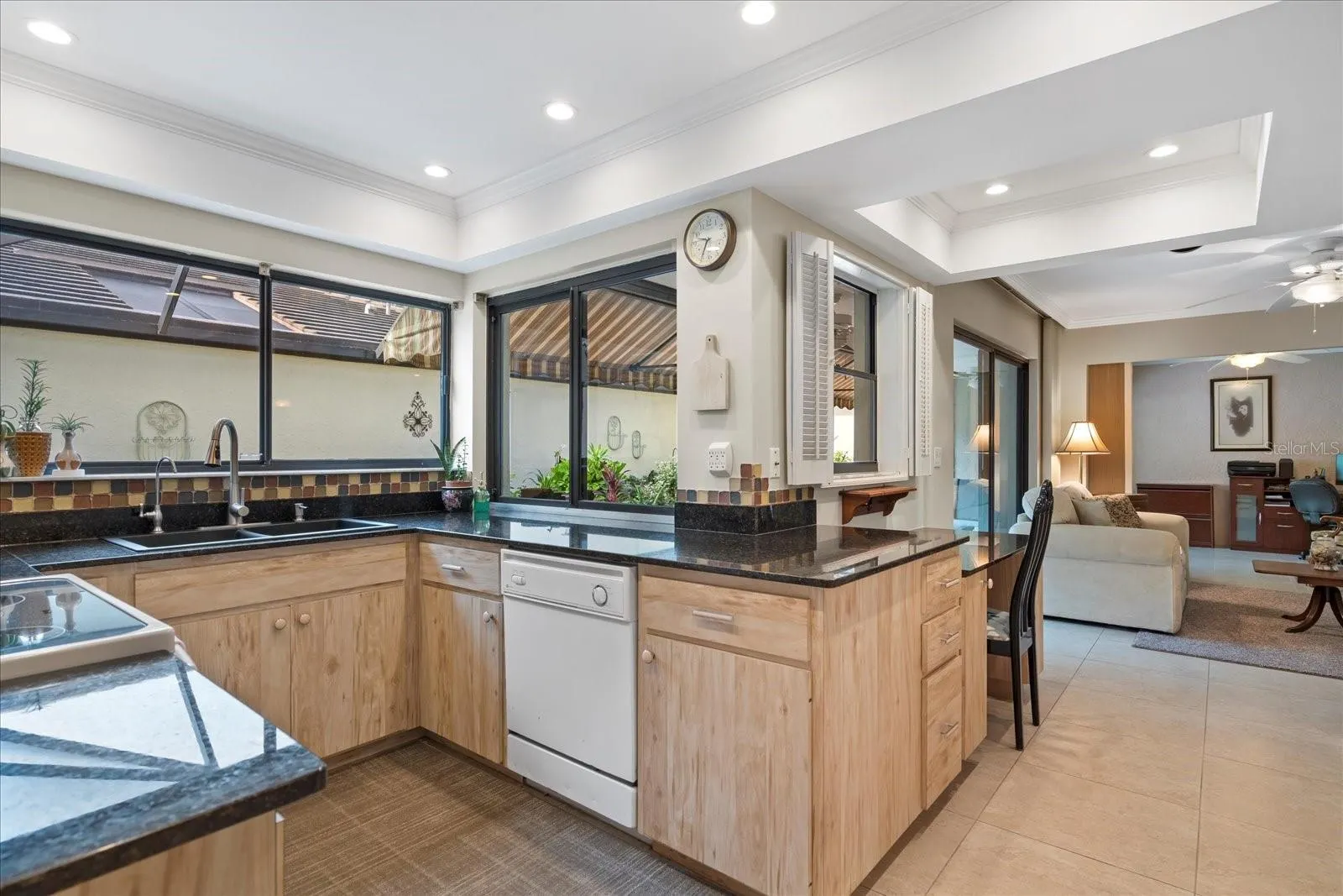 3953 GLEN OAKS MANOR DR
