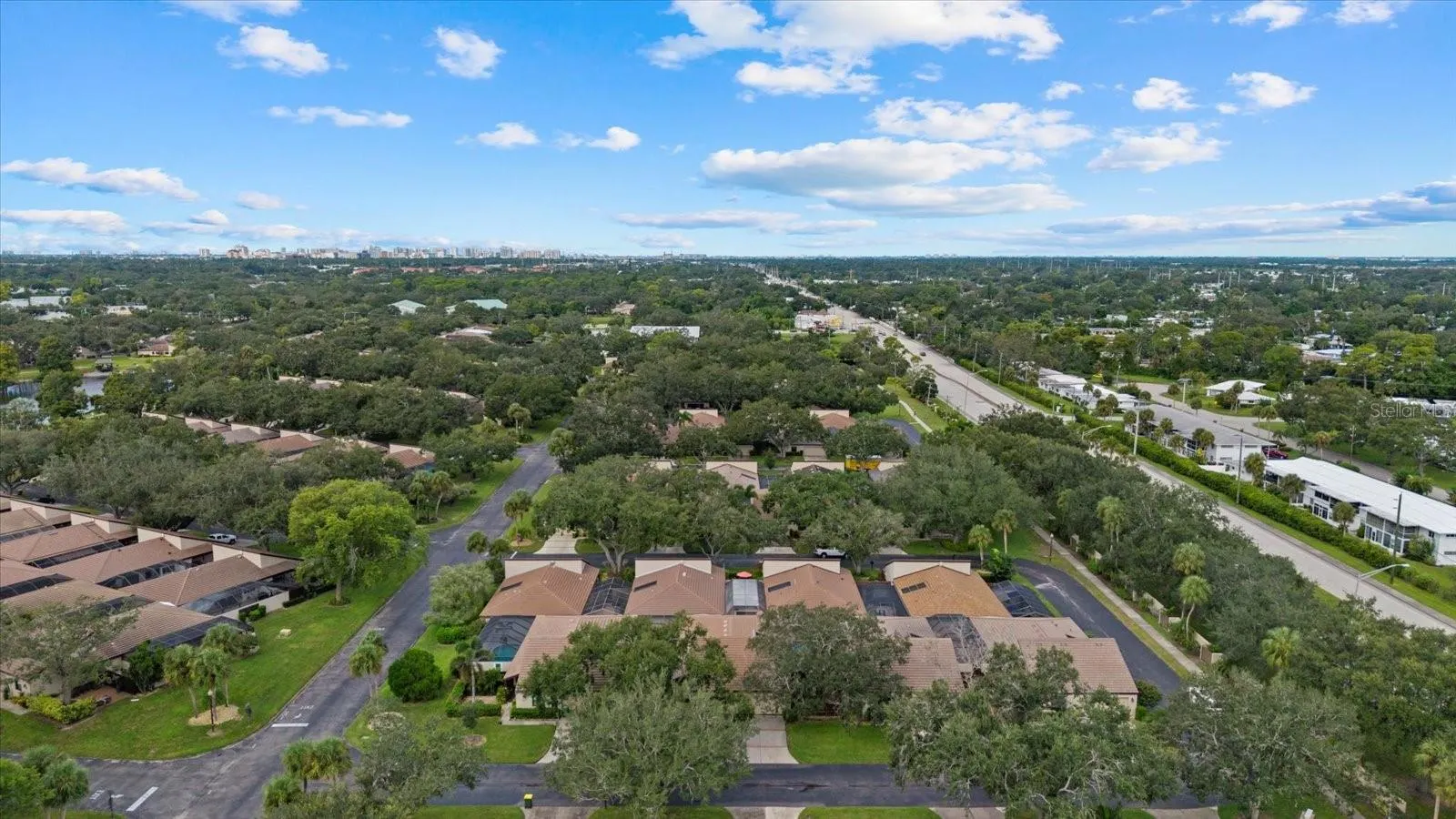 3953 GLEN OAKS MANOR DR