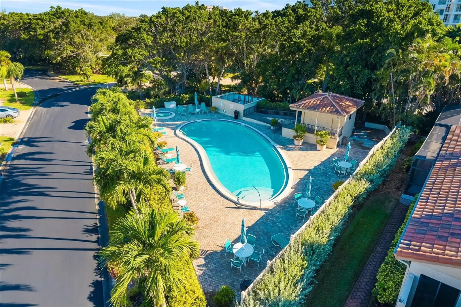2358 HARBOUR OAKS DR
