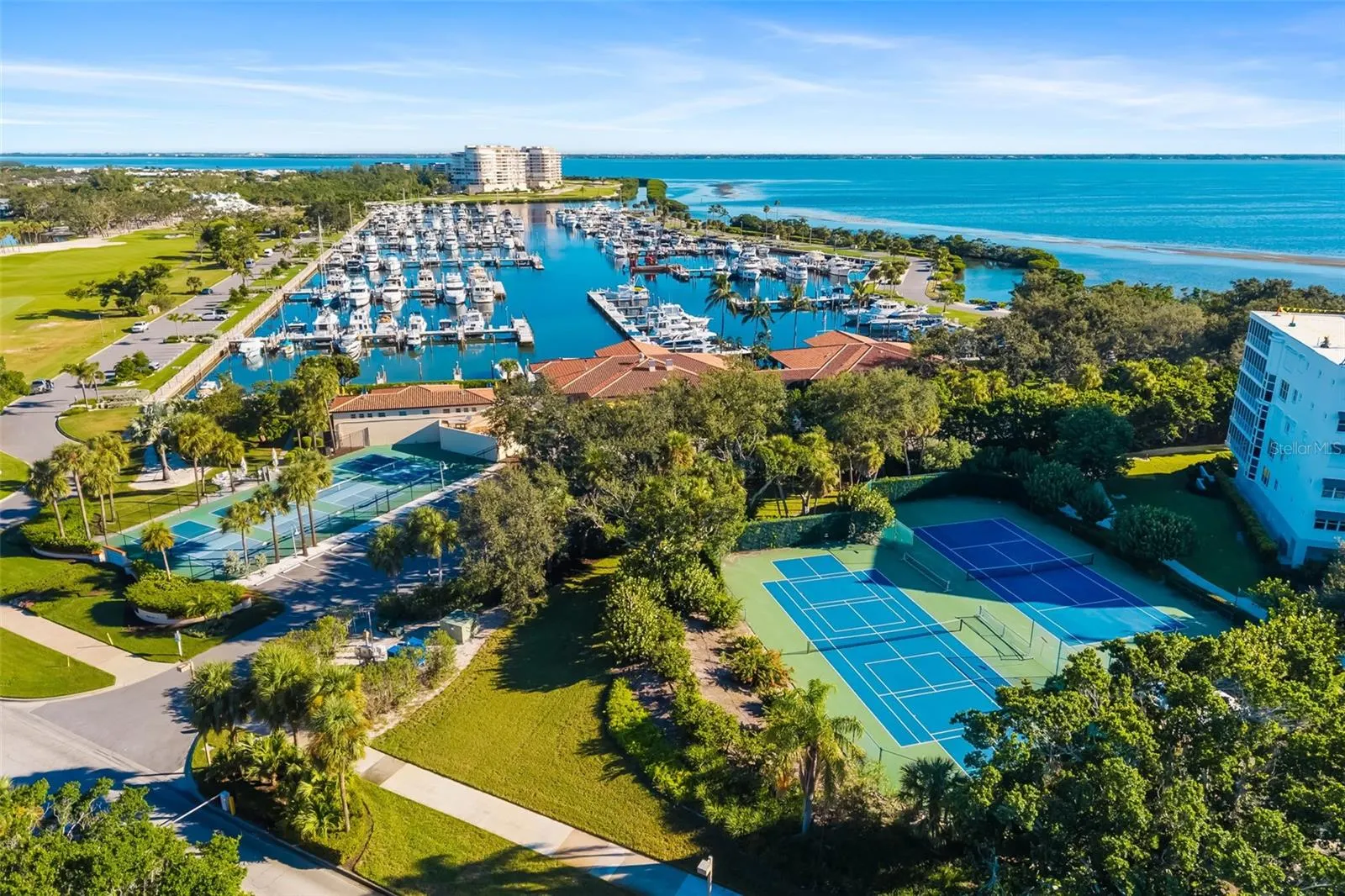 2358 HARBOUR OAKS DR