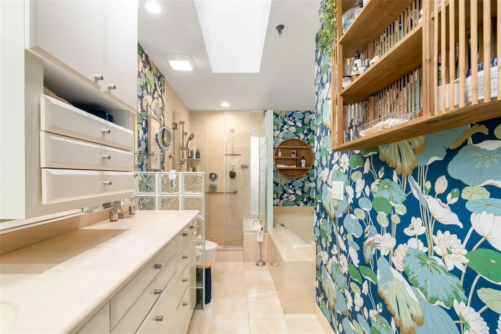 2358 HARBOUR OAKS DR