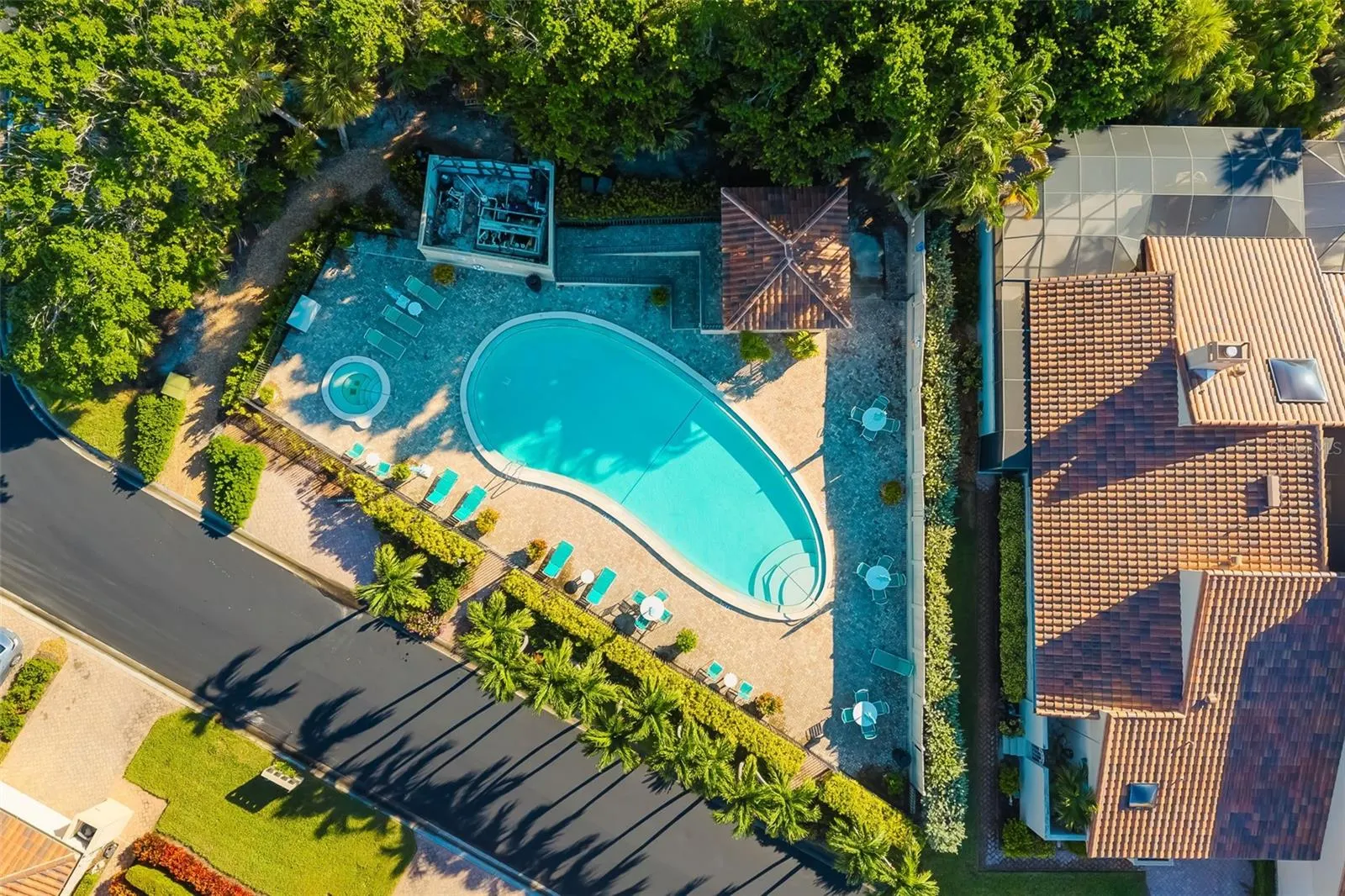 2358 HARBOUR OAKS DR