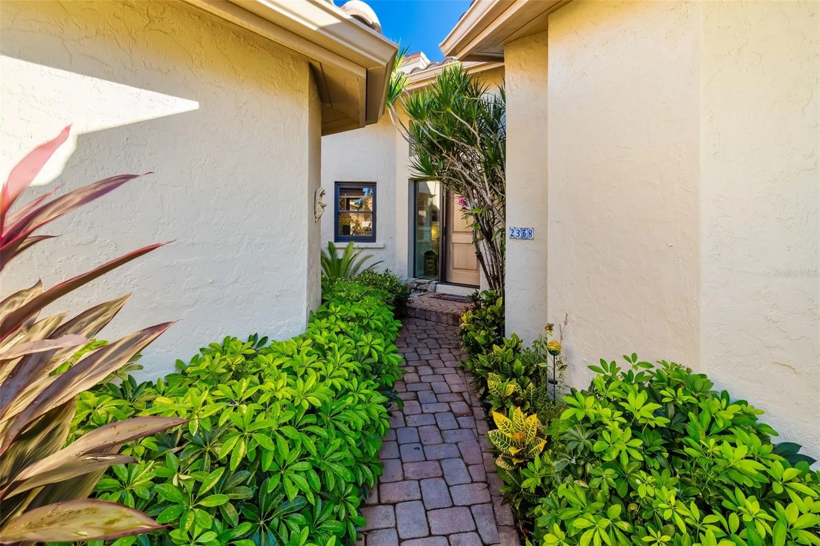 2358 HARBOUR OAKS DR