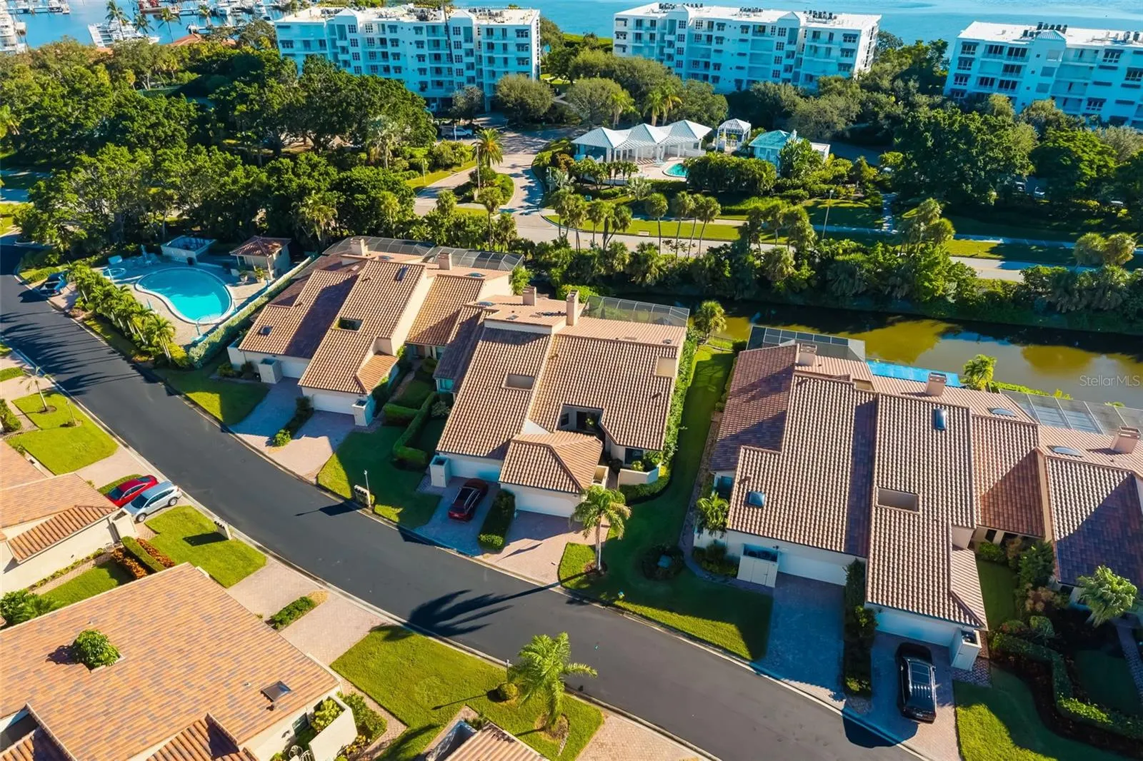 2358 HARBOUR OAKS DR