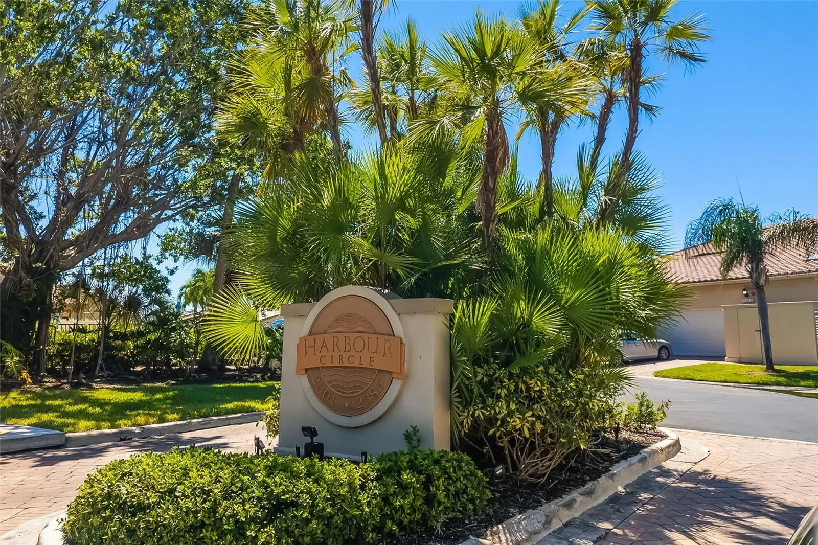2358 HARBOUR OAKS DR