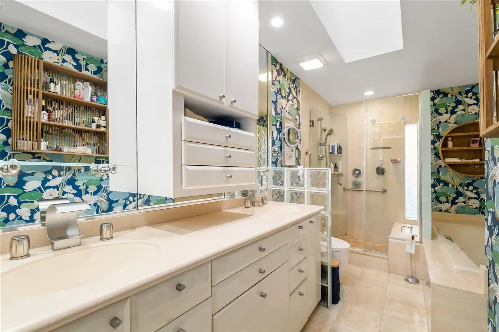 2358 HARBOUR OAKS DR