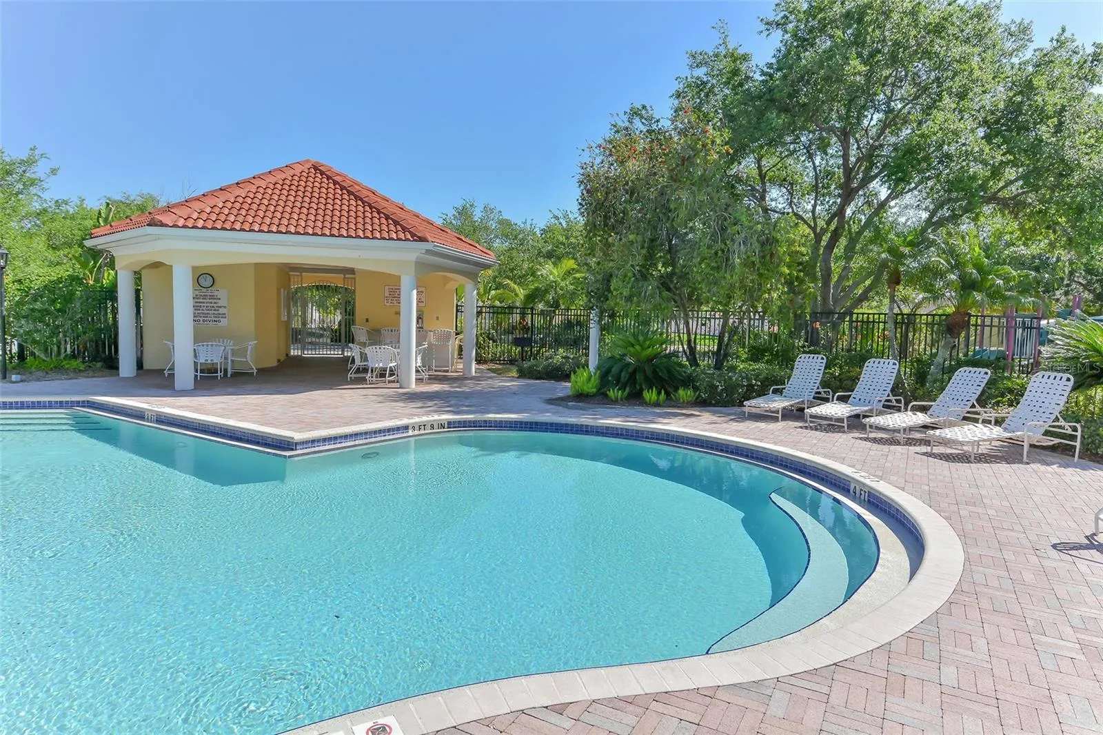 6734 W COUNTRY CLUB LN