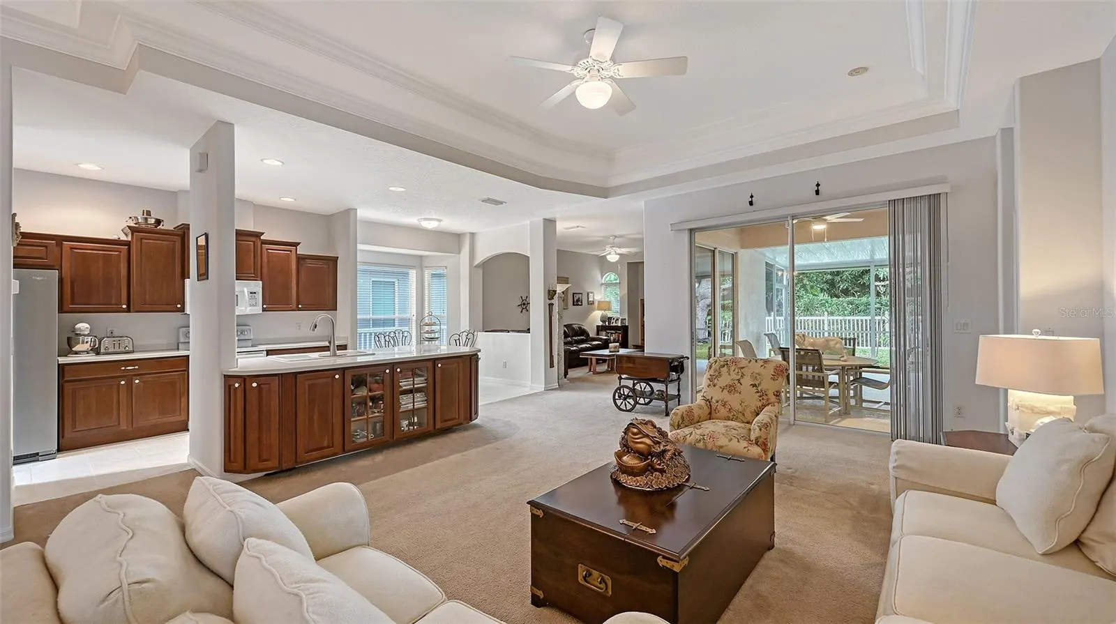 6734 W COUNTRY CLUB LN