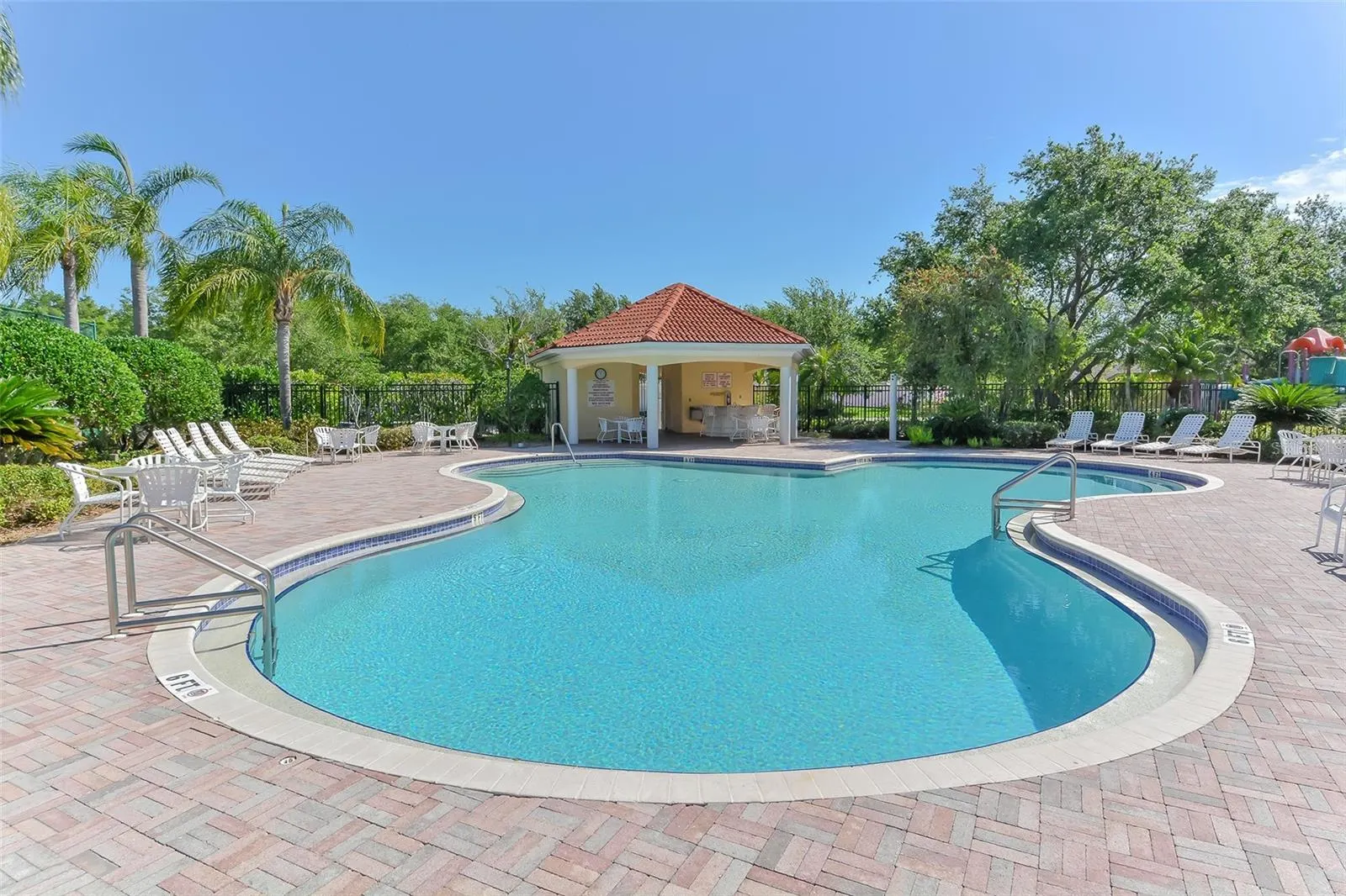 6734 W COUNTRY CLUB LN