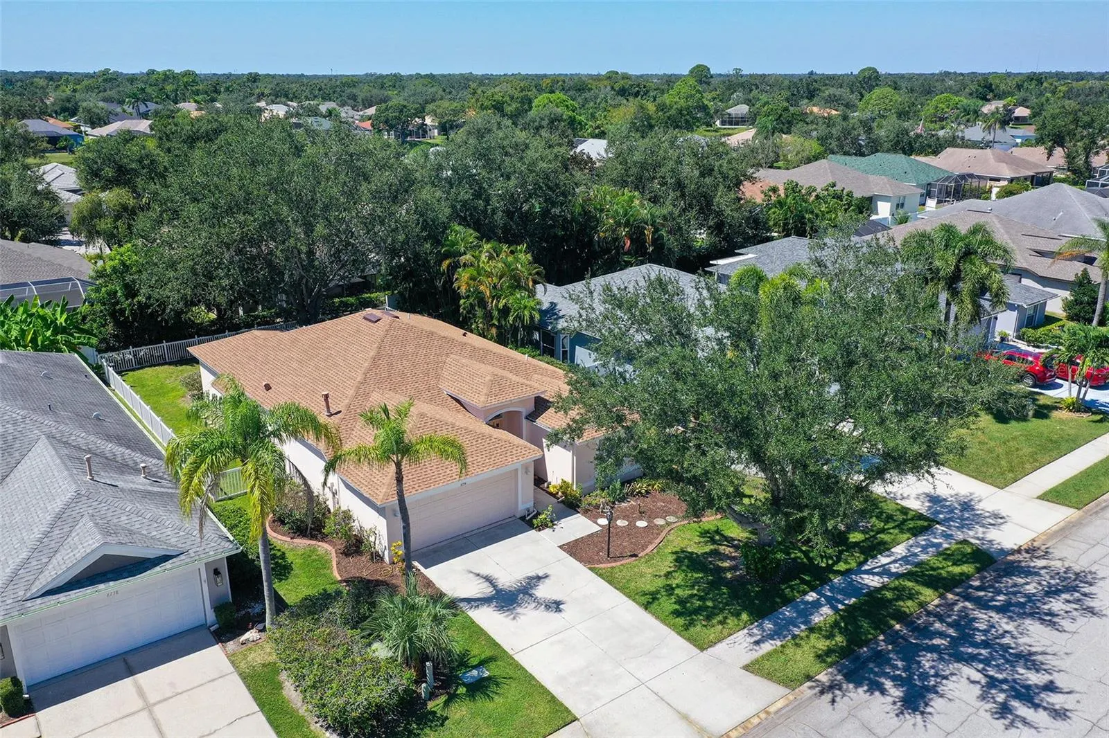 6734 W COUNTRY CLUB LN