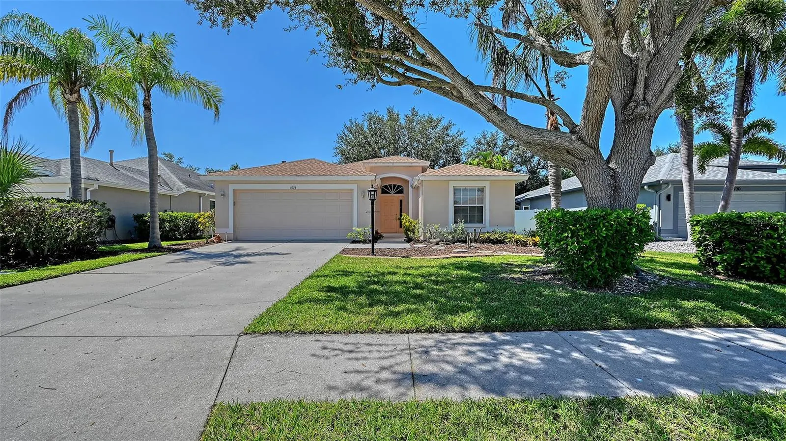 6734 W COUNTRY CLUB LN
