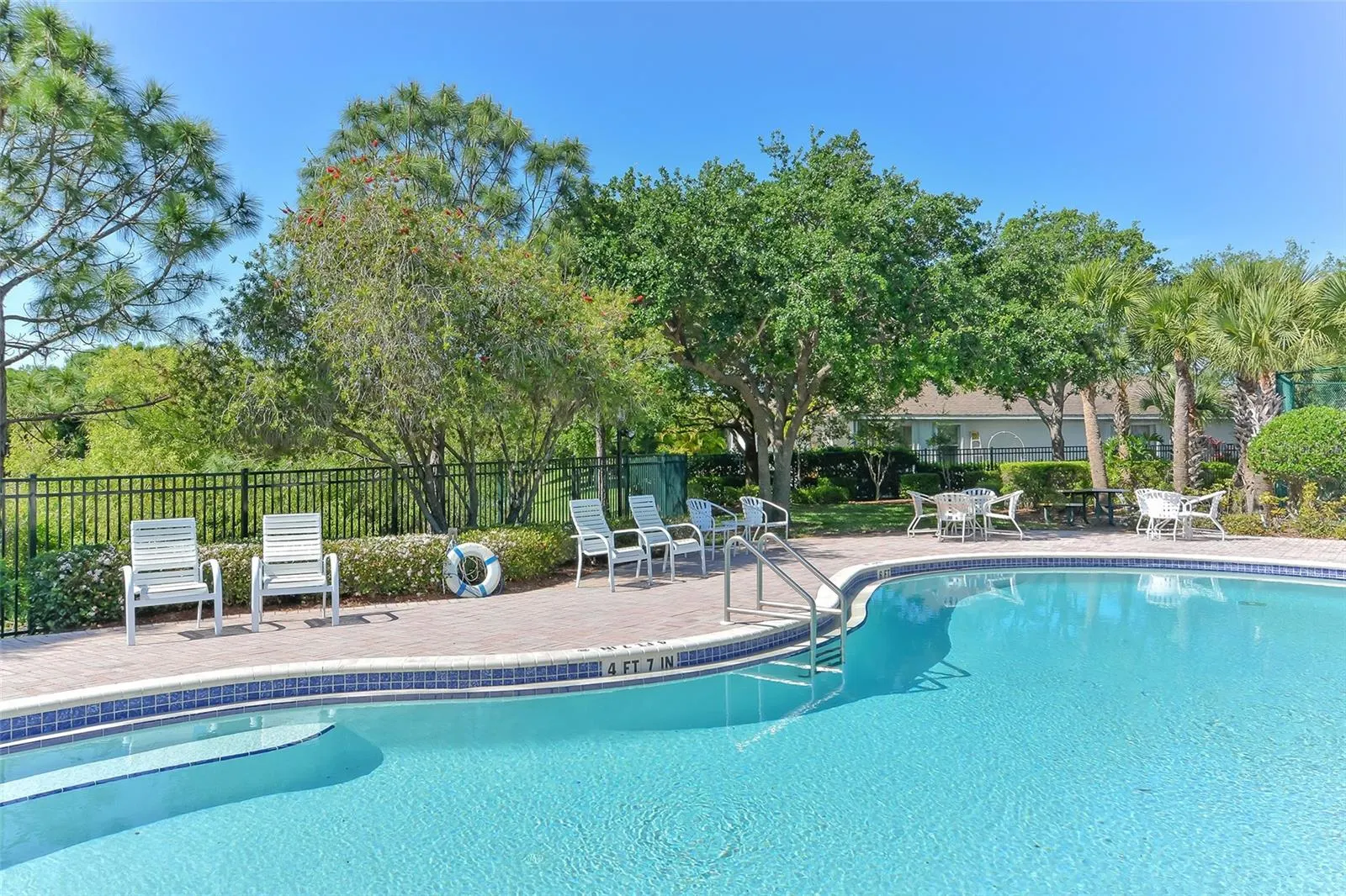 6734 W COUNTRY CLUB LN