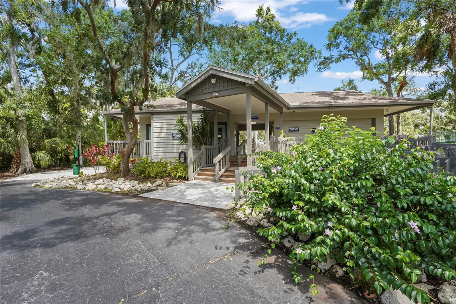 4420 OAK VIEW DR