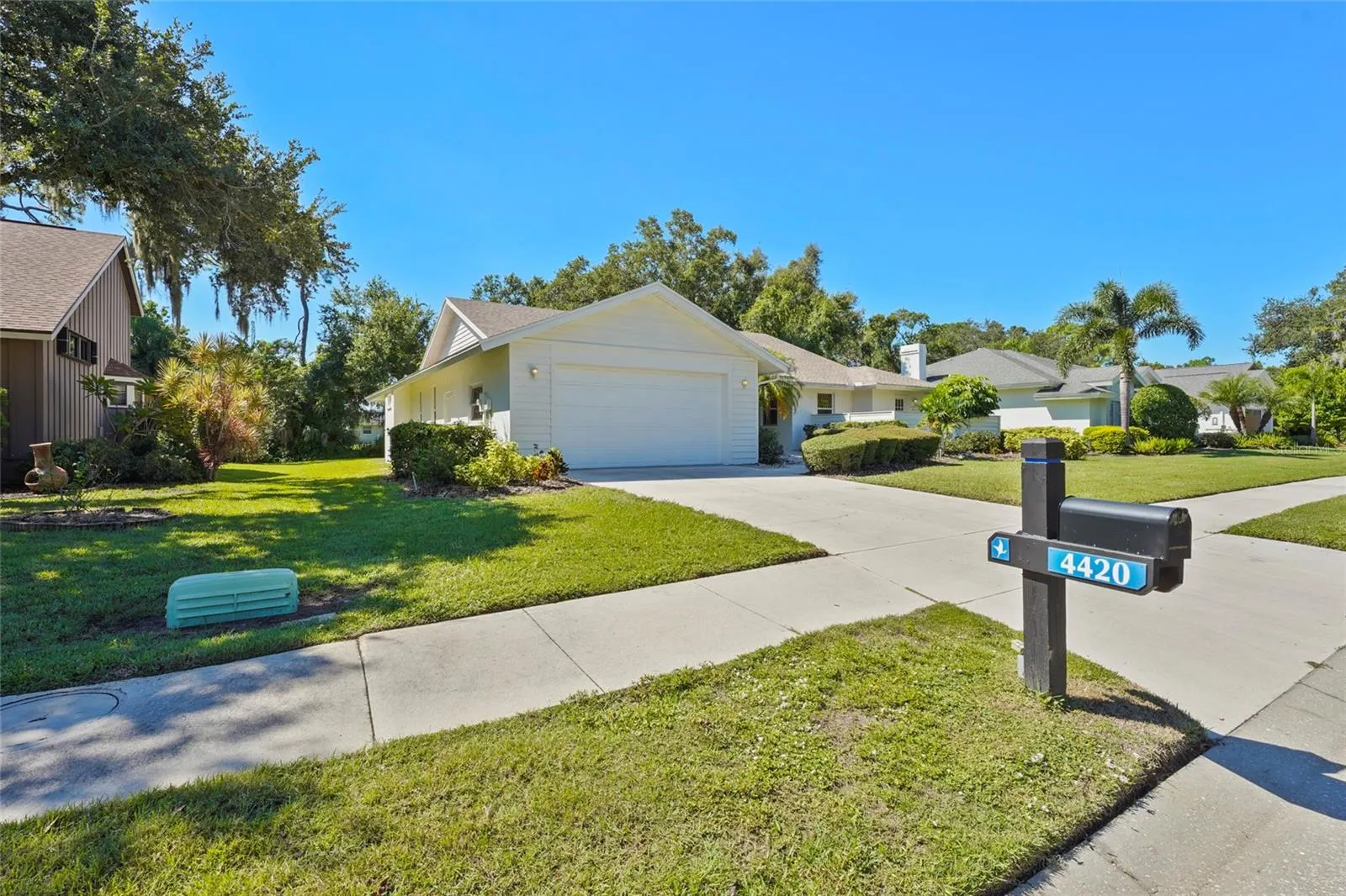 4420 OAK VIEW DR