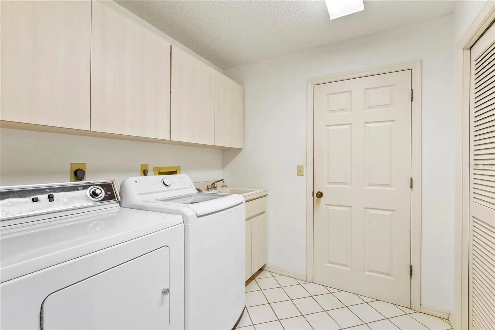 4420 OAK VIEW DR
