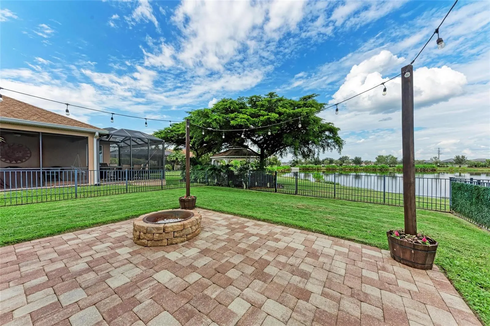 8342 NANDINA DR