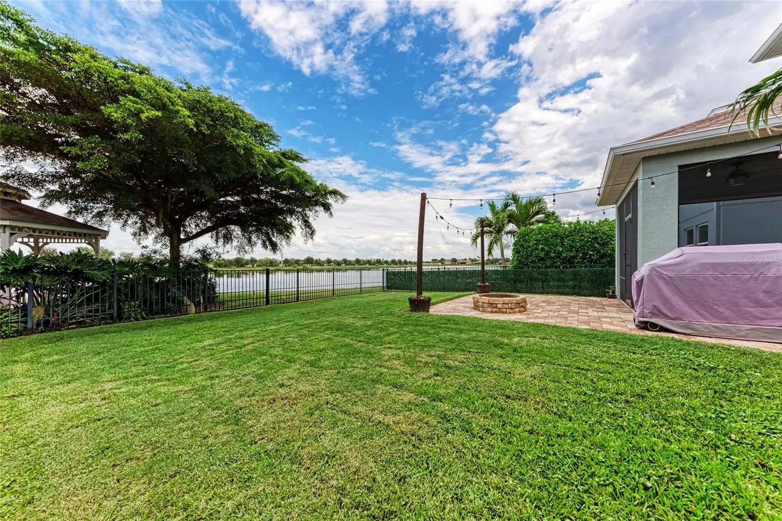 8342 NANDINA DR