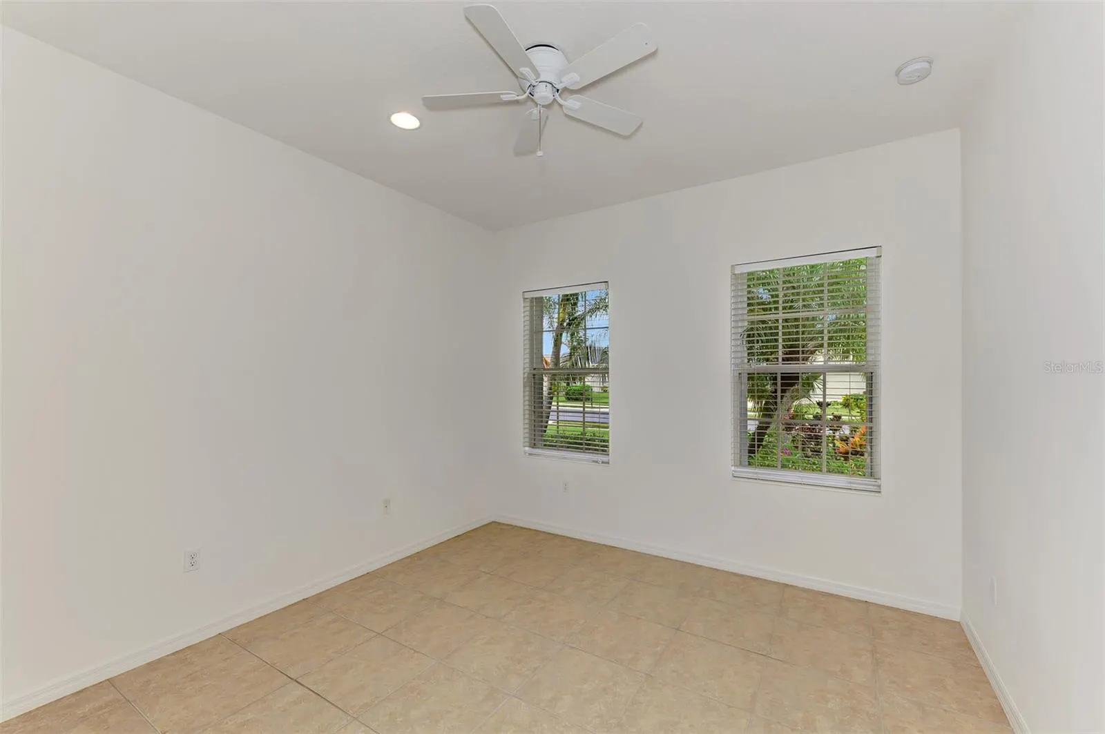 1434 BLUE HORIZON CIR
