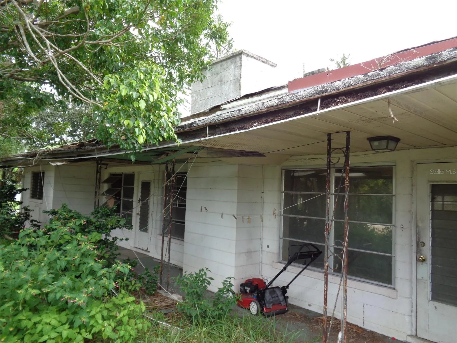 111 RIVERVIEW DRIVE S