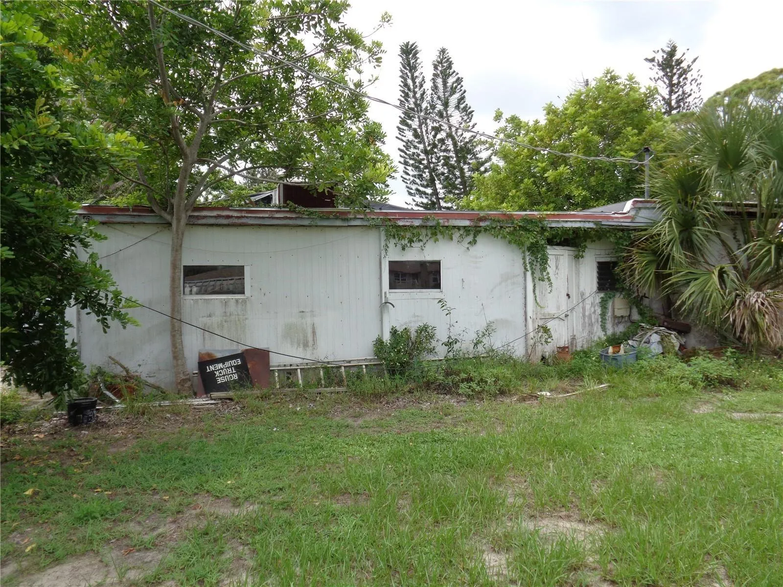111 RIVERVIEW DRIVE S