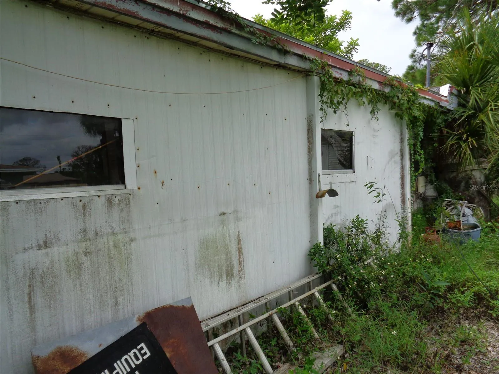 111 RIVERVIEW DRIVE S