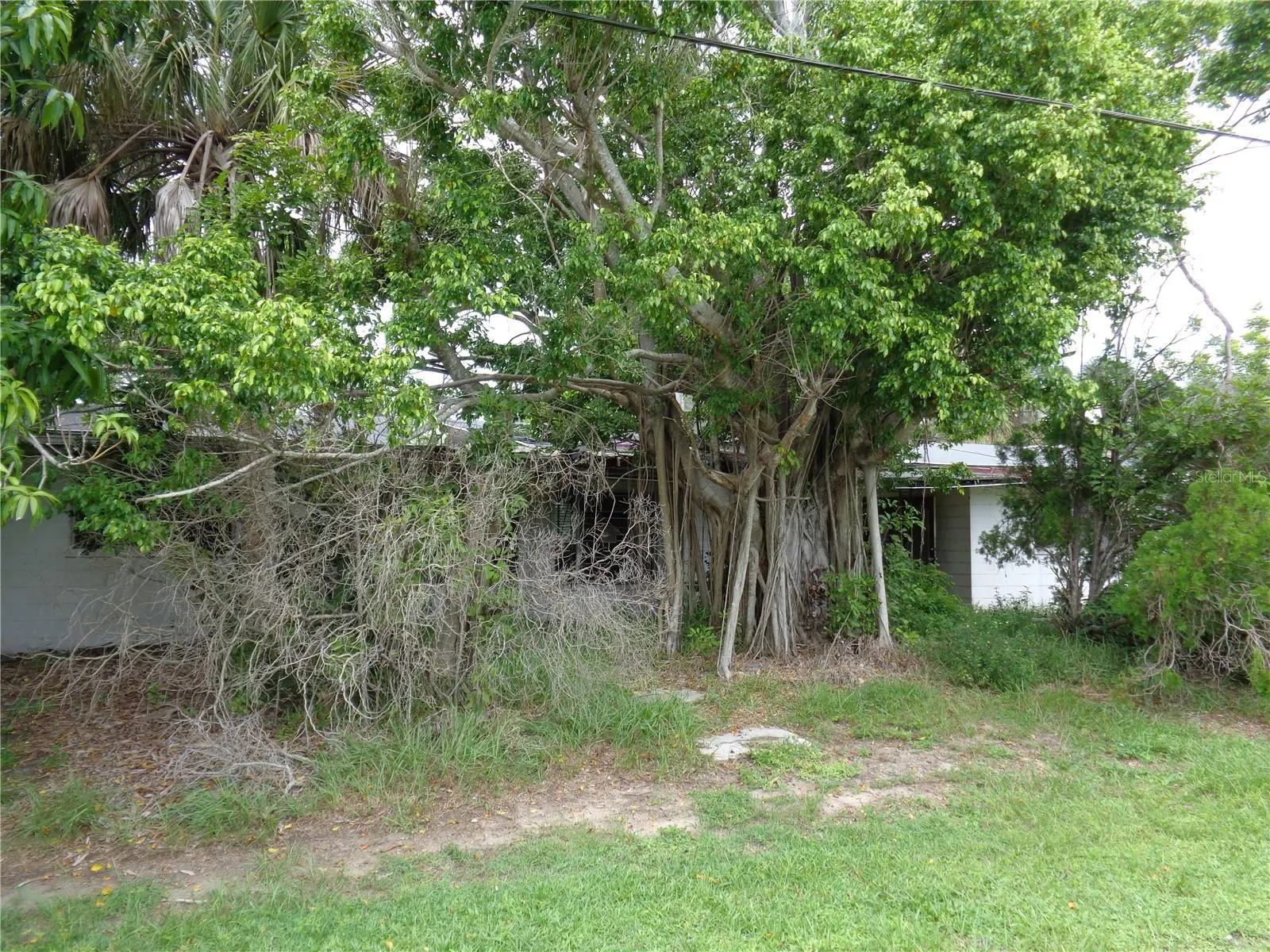 111 RIVERVIEW DRIVE S
