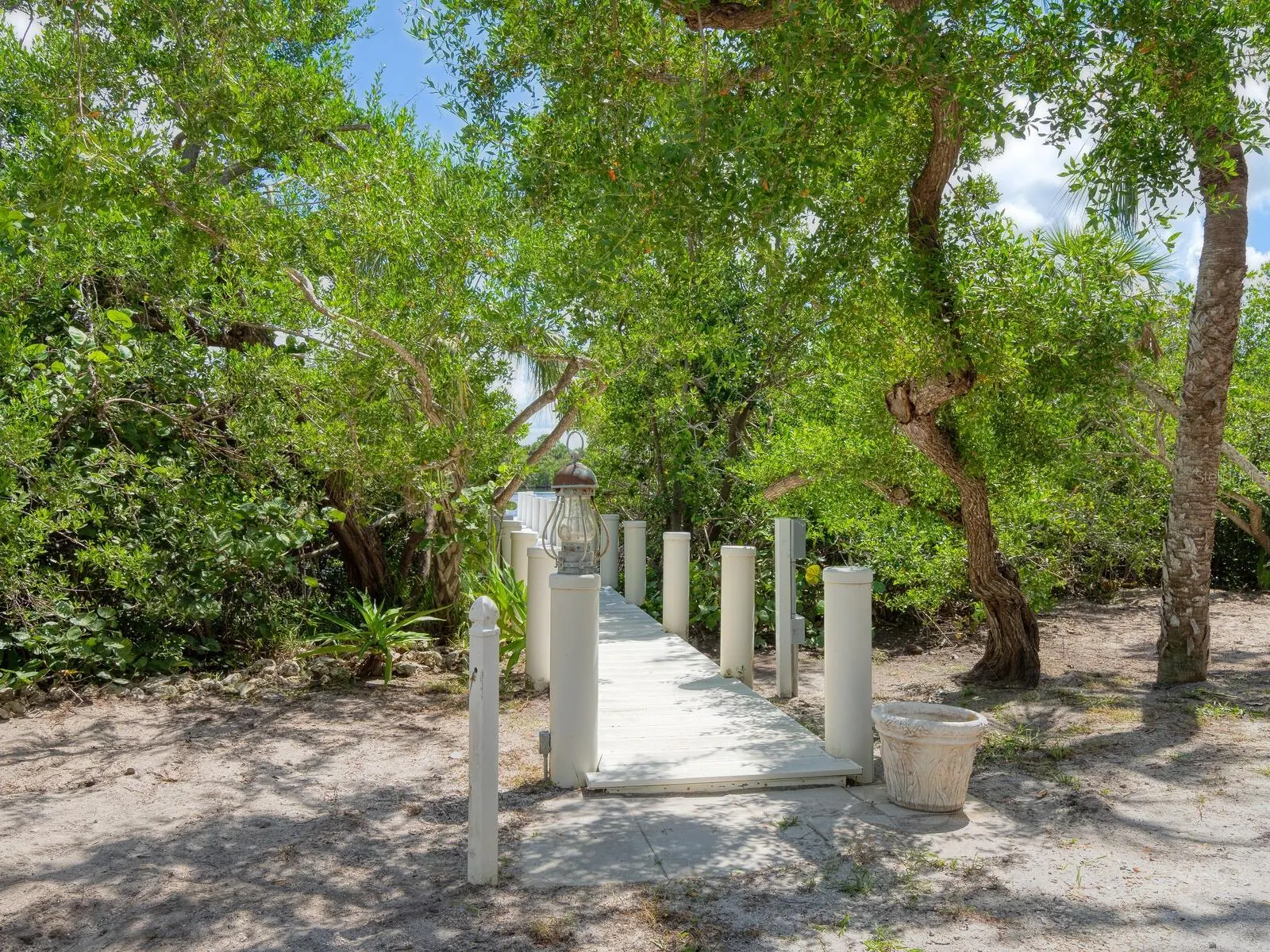 790 N MANASOTA KEY RD