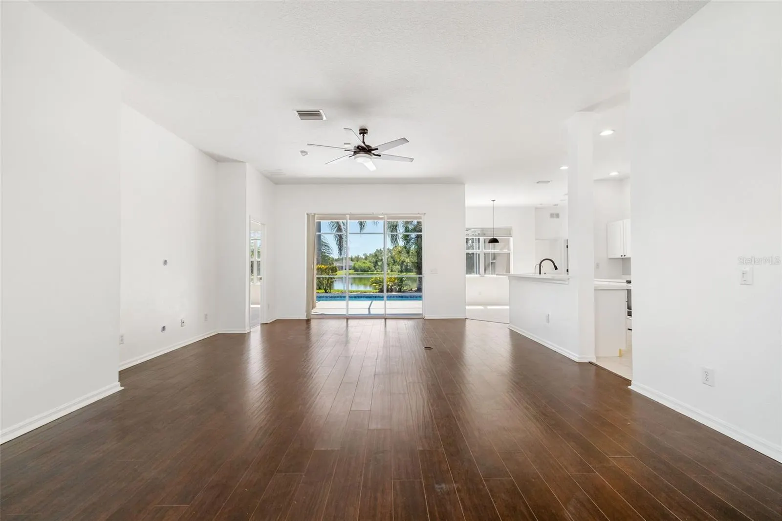 7813 CASTLEISLAND DR