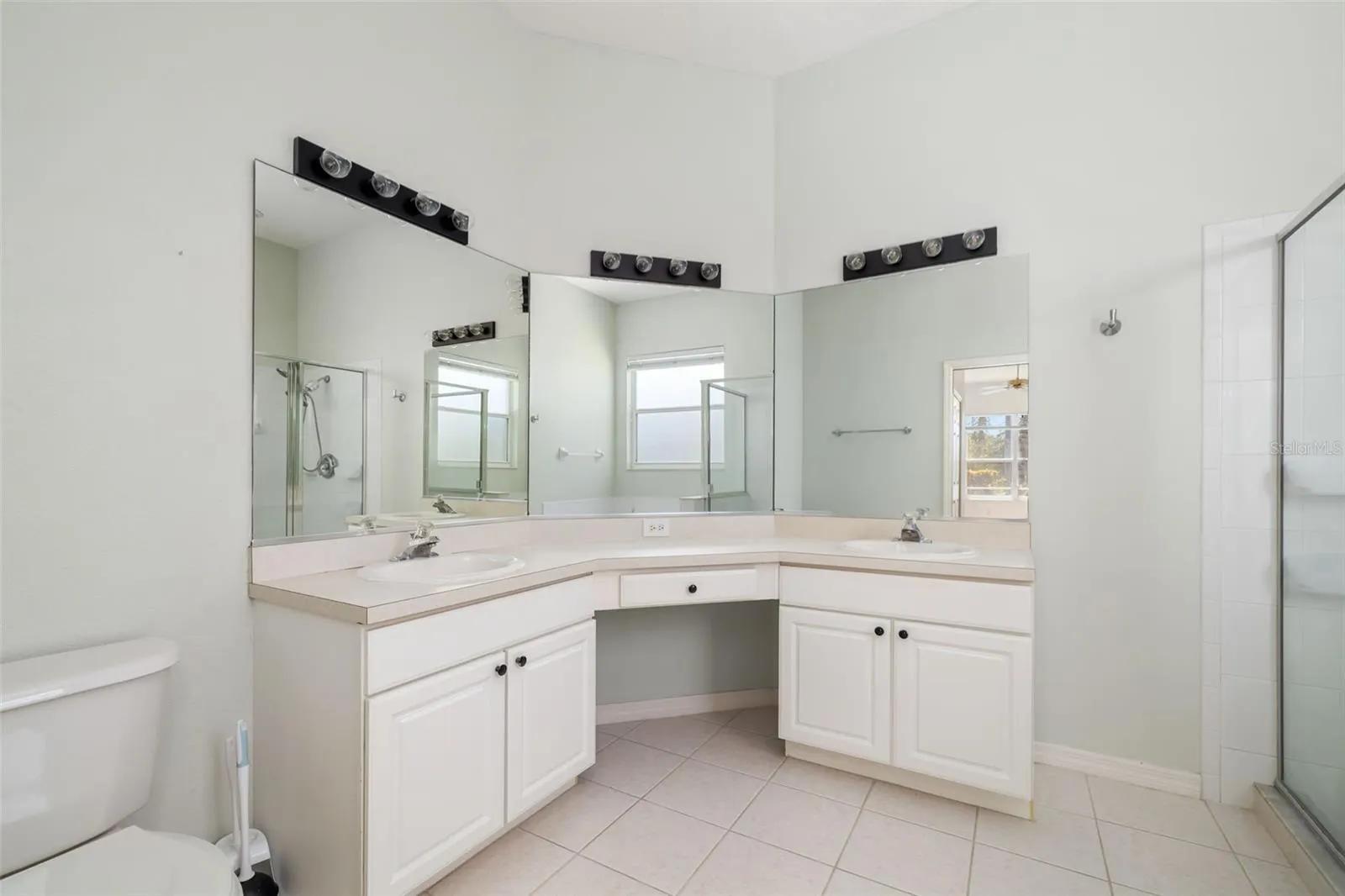 7813 CASTLEISLAND DR