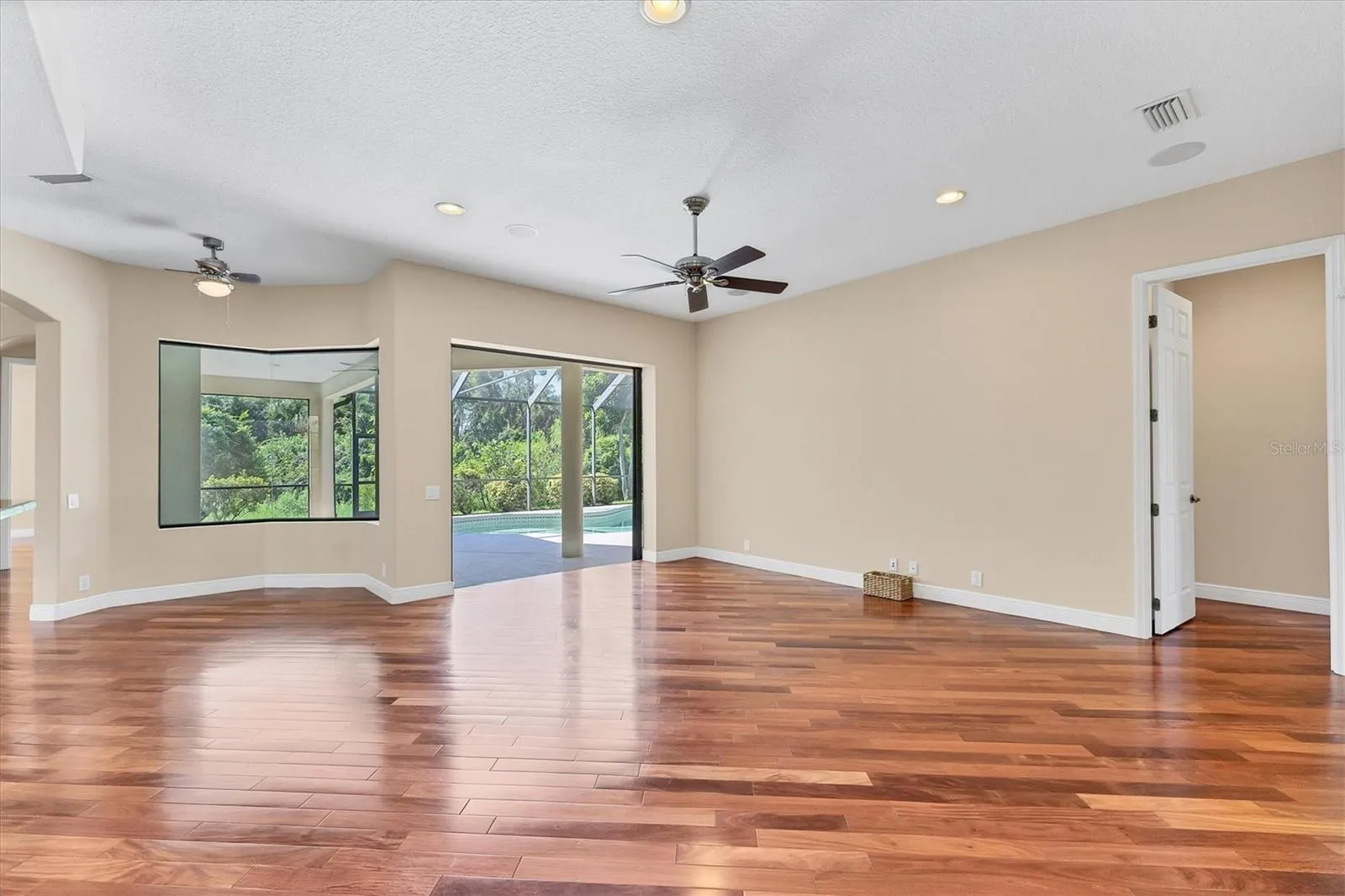 306 COUNTRY MEADOWS WAY