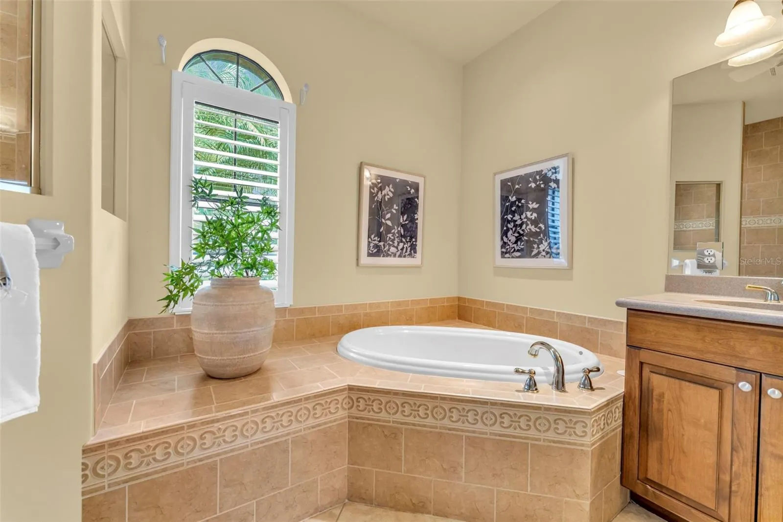 5608 WHITE IBIS DR