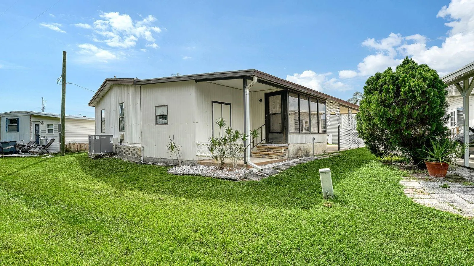 85 SOUTHWINDS DR